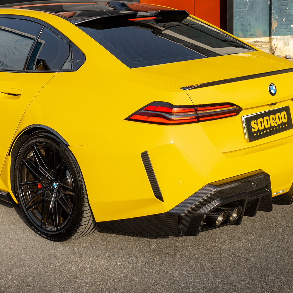 G90 M5 CARBON FIBER REFLECTOR TRIMS