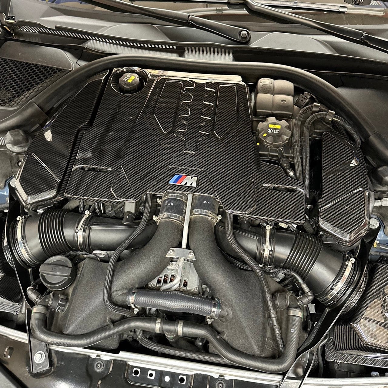 CarBahn Aerodynamics & Body Kits Carbon Fiber Engine Side Covers | BMW F90 M5/M8