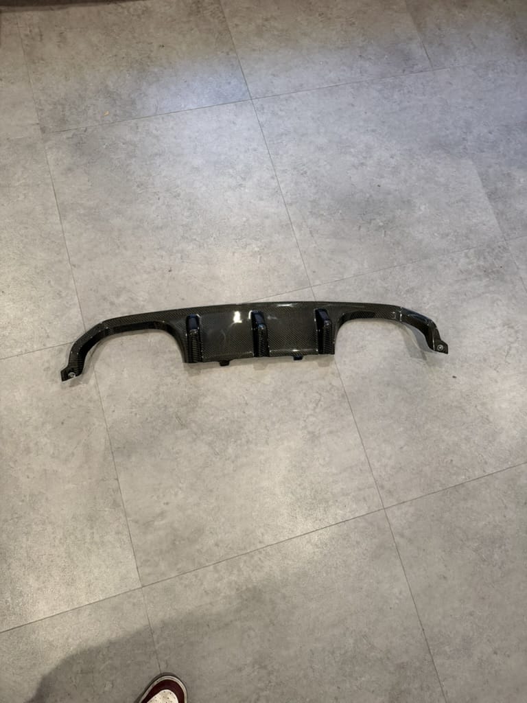 Open Box Diffuser (OPEN BOX) Extended Fin Performance Style Carbon Fiber Rear Diffuser - F80 M3 / F82 M4