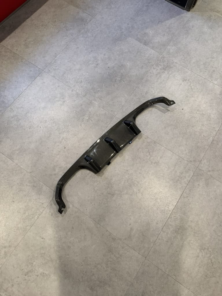 Open Box Diffuser (OPEN BOX) Extended Fin Performance Style Carbon Fiber Rear Diffuser - F80 M3 / F82 M4