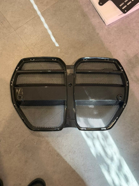 Open Box Grille (OPEN BOX) V Style 1Pc Dry Carbon Fiber Front Grille Replacement w/ Mesh- G80 M3 / G82 M4