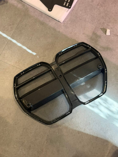Open Box Grille (OPEN BOX) V Style 1Pc Dry Carbon Fiber Front Grille Replacement w/ Mesh- G80 M3 / G82 M4