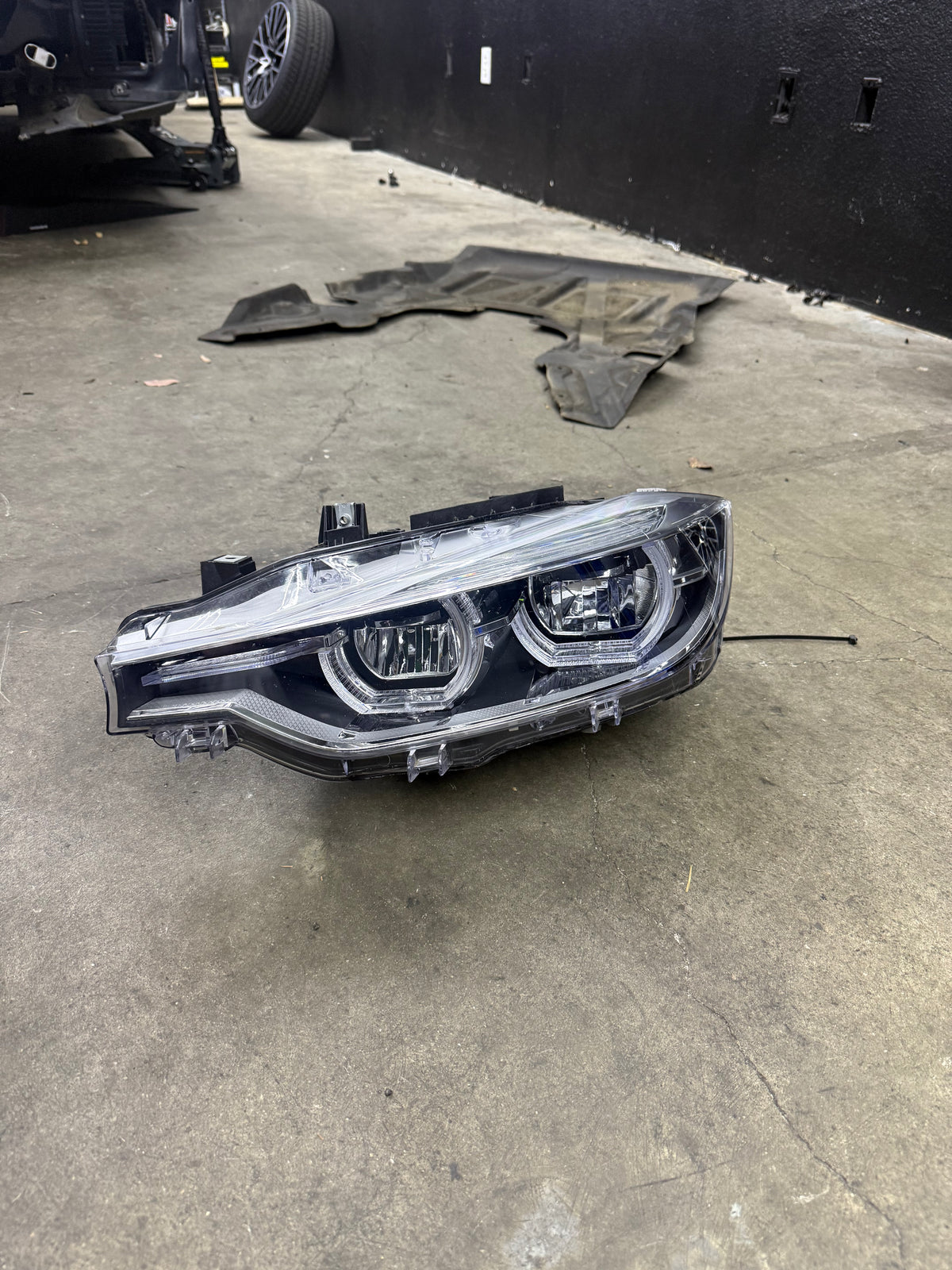 Open Box Lighting (USED) LCI Style LED YELLOW/WHITE Color Switching Headlights - F30 3 Series / F31 3 Series